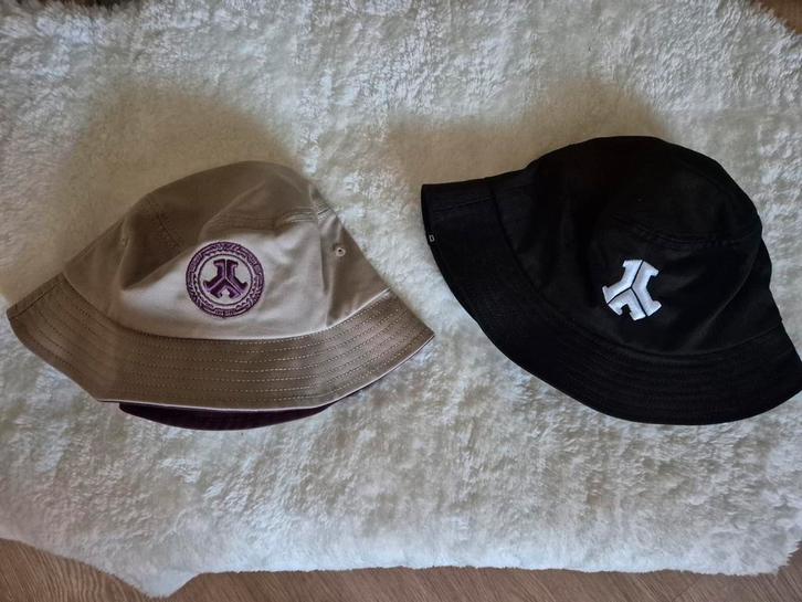 Twee DEFQON.1 bucket hats, nieuw, Kleding | Heren, Hoeden en Petten, Nieuw, Hoed, Ophalen of Verzenden