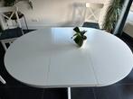 Witte eetkamertafel Ikea met 6 bijpassende stoelen, Huis en Inrichting, Tafels | Eettafels, Ophalen, Zo goed als nieuw, Ovaal