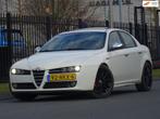 Alfa Romeo 159 2.2 JTS TI LEER/XENON/OPENDAK/CRUISE/PDC/APK, Voorwielaandrijving, Gebruikt, 4 cilinders, Wit