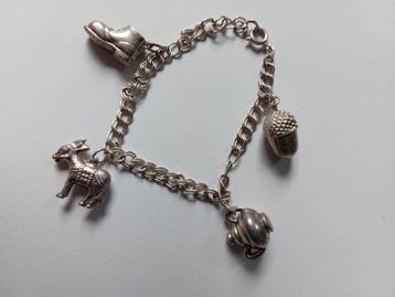 Brocante zilveren bedelarmband kind.  beschikbaar voor biedingen