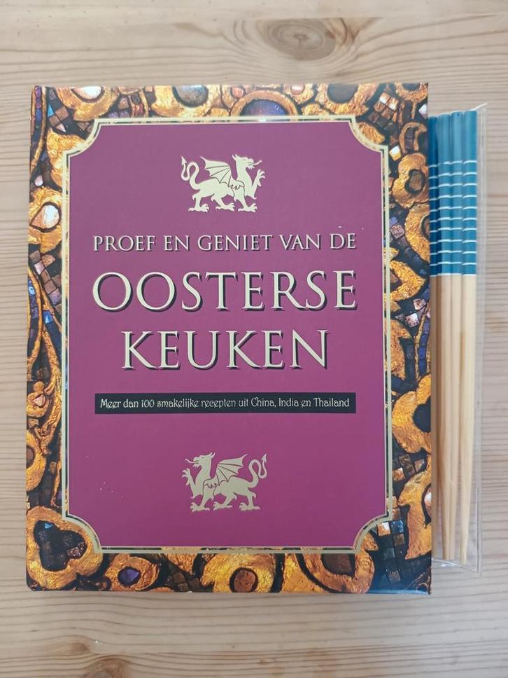 Oosterse Keuken Kookboek + Eetstokjes - Nieuw!, Boeken, Kookboeken, Nieuw, Hoofdgerechten, Tapas, Hapjes en Dim Sum, Taart, Gebak en Desserts