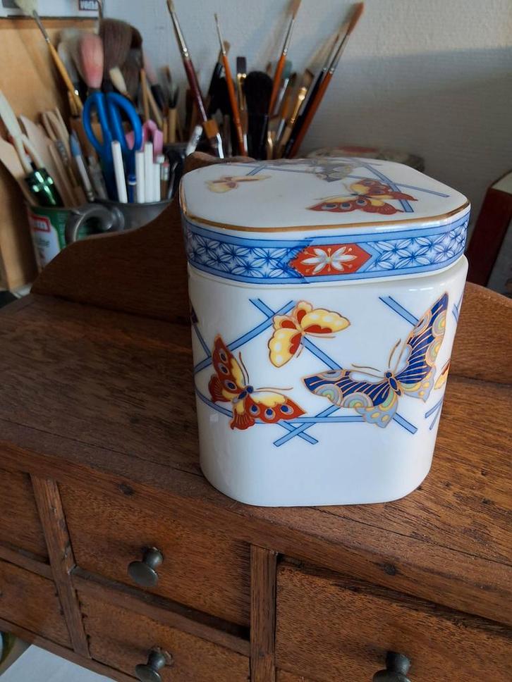 Porseleinen Potje met Vlinders, Antiek en Kunst, Antiek | Porselein, Ophalen of Verzenden