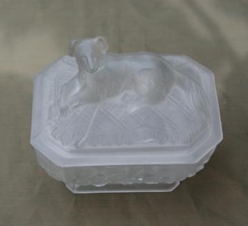 Portieux glazen Juwelenbox met hond ca 1900 beschikbaar voor biedingen