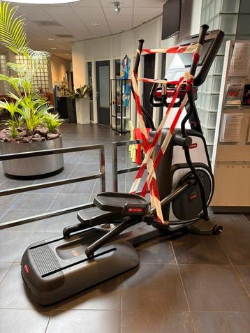 Star Trac crosstrainer Beeldscherm kapot! beschikbaar voor biedingen