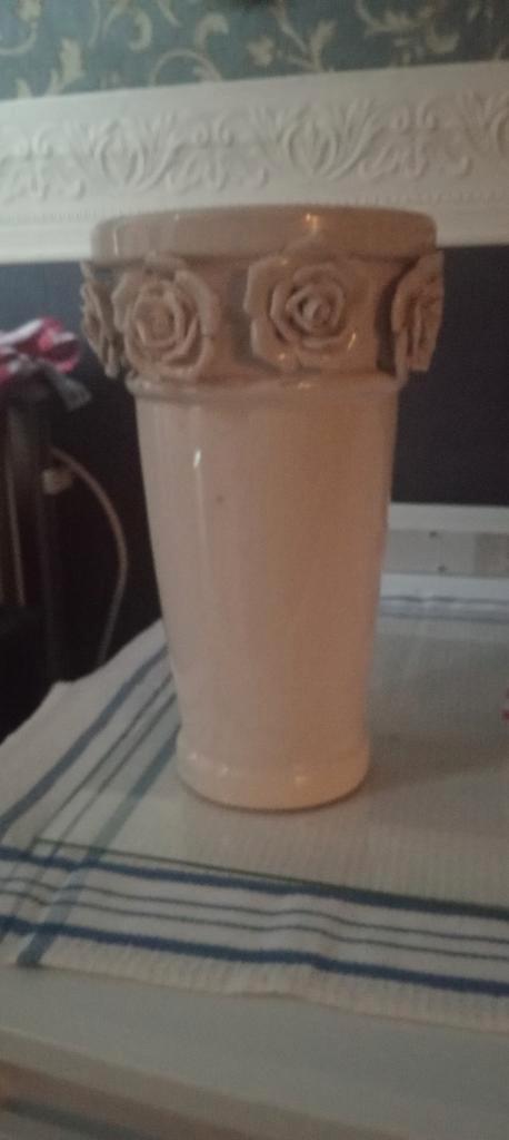 Geglazuurde bloempot vaas met rozen, Tuin en Terras, Bloempotten, Zo goed als nieuw, Aardewerk, Minder dan 40 cm, Minder dan 25 cm