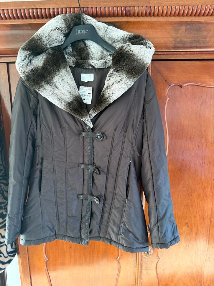 Bruine Junge jas met bontkraag, Kleding | Dames, Jassen | Winter, Nieuw, Maat 42/44 (L), Bruin, Ophalen of Verzenden