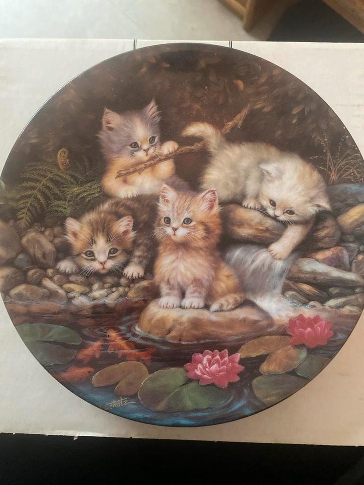 Kahla Duitsland verzamelbord Katzenkinder Am Seerosenteich, Antiek en Kunst, Antiek | Wandborden en Tegels, Ophalen