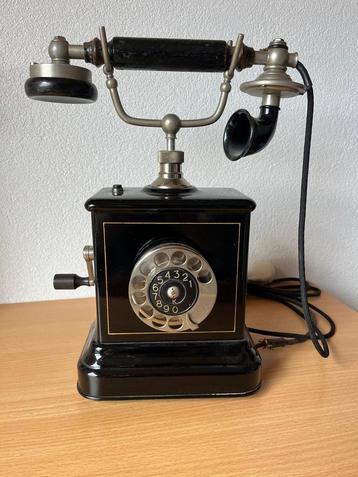 Telefoon antiek beschikbaar voor biedingen