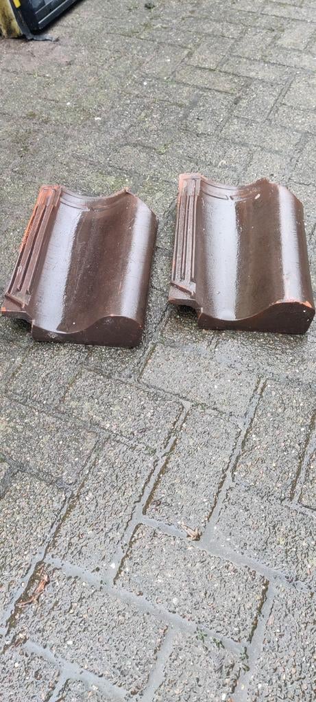 Gebruikte OVH EindDakpannen - Bruin - 100 stuks, Doe-het-zelf en Verbouw, Dakpannen en Dakbedekking, Ophalen, Gebruikt, Minder dan 5 m²