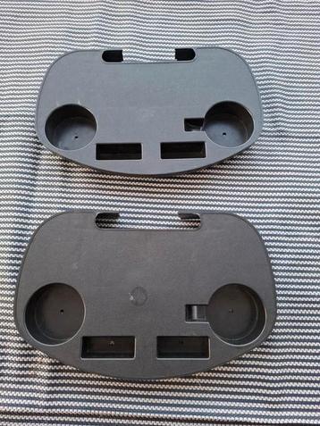 2 stuks zijtafels voor campingstoelen.  beschikbaar voor biedingen