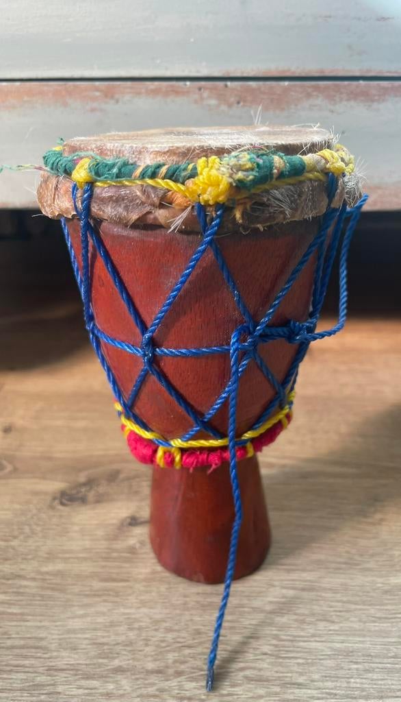 Kleine djembee trommel Afrika, Muziek en Instrumenten, Percussie, Ophalen of Verzenden, Zo goed als nieuw