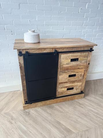 Magazijn Leegverkoop Dressoir Lotte mangohout metaal zwart beschikbaar voor biedingen
