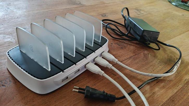 Multi Telefoon Lader - Laadstation, Telecommunicatie, Mobiele telefoons | Telefoon-opladers, Zo goed als nieuw, Overige merken