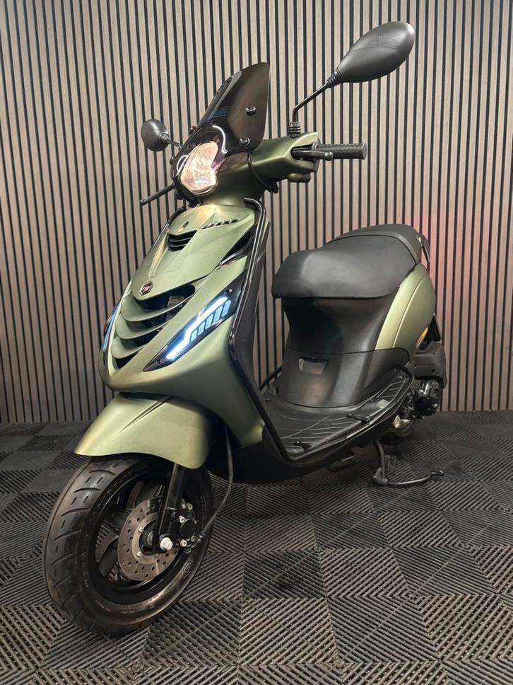 PIAGGIO ZIP 2018 4T 3V BROM FULL OPTION HURACAN GREEN, Fietsen en Brommers, Scooters | Piaggio, Zo goed als nieuw, Zip, Maximaal 45 km/u
