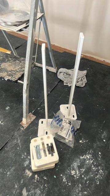Radiator pootjes beschikbaar voor biedingen