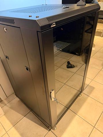 Zo goed als nieuwe Caymon serverkast 19 inch rack beschikbaar voor biedingen