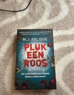 Pluk een roos, Boeken, Ophalen of Verzenden, Nieuw, M.J. Arlidge, Nederland