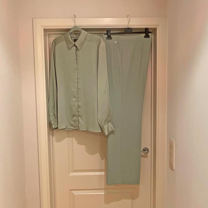 Ladress Blouse Set Maat L & XL Groen Satijn, Kleding | Dames, Blouses en Tunieken, Zo goed als nieuw, Maat 42/44 (L), Groen, Verzenden
