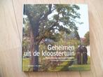 Tini Brugge - Geheimen uit de kloostertuin HC, Verzenden, Zo goed als nieuw, Overige onderwerpen, Achtergrond en Informatie