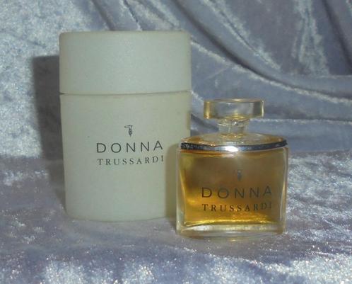Volle parfum mini - Trussardi donna + doosje, Verzamelen, Parfumverzamelingen, Zo goed als nieuw, Miniatuur, Gevuld, Ophalen of Verzenden