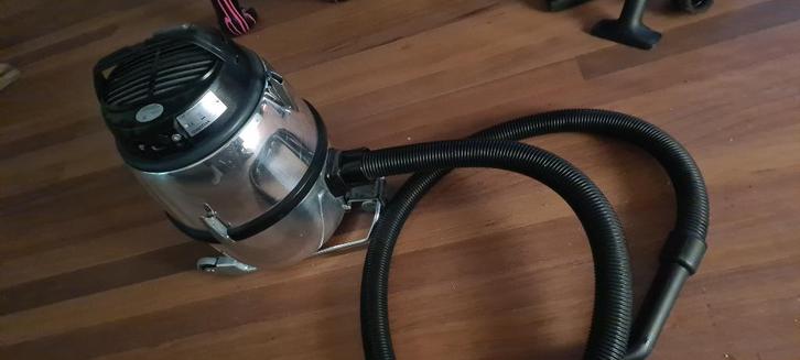 Nilfisk GM80C stofzuiger, Witgoed en Apparatuur, Stofzuigers, Zo goed als nieuw, Stofzuiger, Minder dan 1200 watt, Stofzak, Ophalen