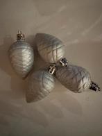 4 Kunststof kerstballen in de vorm van dennenappels, Diversen, Ophalen of Verzenden, Zo goed als nieuw