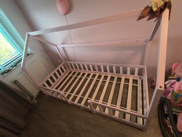 Roze Kinderbed 206x95 - Mooie Staat! beschikbaar voor biedingen