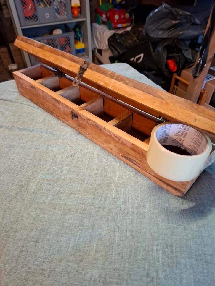 Houten opbergkistje 56 cm,Vintage, retro,zwaar hout,6 vakjes, Huis en Inrichting, Woonaccessoires | Kisten, Gebruikt, Minder dan 50 cm