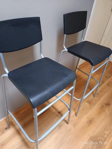Leuke stevige barstoel/barkruk, 2 stuks, zwart, metaal, Ikea beschikbaar voor biedingen