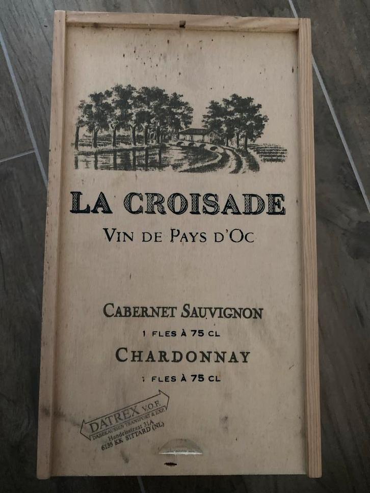 Vintage La Croisade Wijnkist met 2 wijn fles  is nog dicht, Huis en Inrichting, Woonaccessoires | Kisten, Gebruikt, Minder dan 50 cm