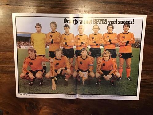 Voetbal poster Nederlnds elftal 1977 oa Cruijff Hanegem Krol, Verzamelen, Sportartikelen en Voetbal, Gebruikt, Poster, Plaatje of Sticker