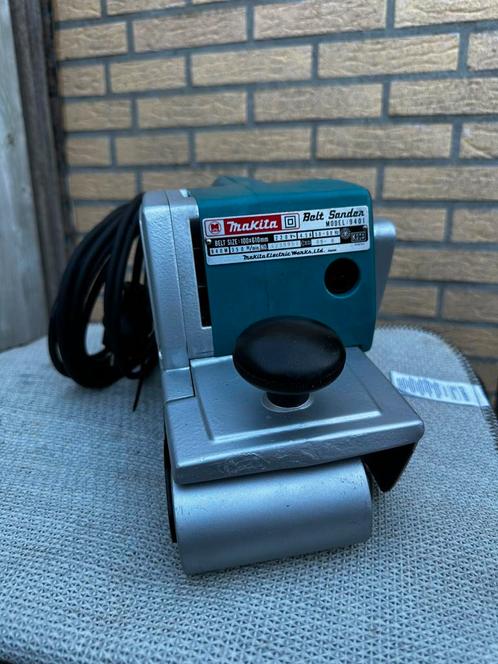 Makita 9401 bandachuurmachine, Doe-het-zelf en Verbouw, Gereedschap | Schuurmachines, Zo goed als nieuw, Bandschuurmachine, 600 tot 1200 watt