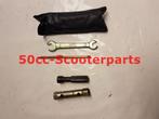 Bougiesleutelset Kymco Super 8 89010-Kgbg-C00 Gebruikt, Ophalen of Verzenden, 50ccscooterparts, Info@50cc-scooterparts.nl, Veen
