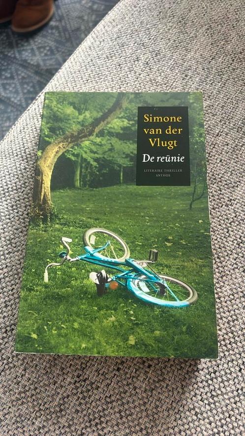 Simone van der Vlugt - De reünie, Boeken, Thrillers, Zo goed als nieuw, Nederland, Ophalen of Verzenden