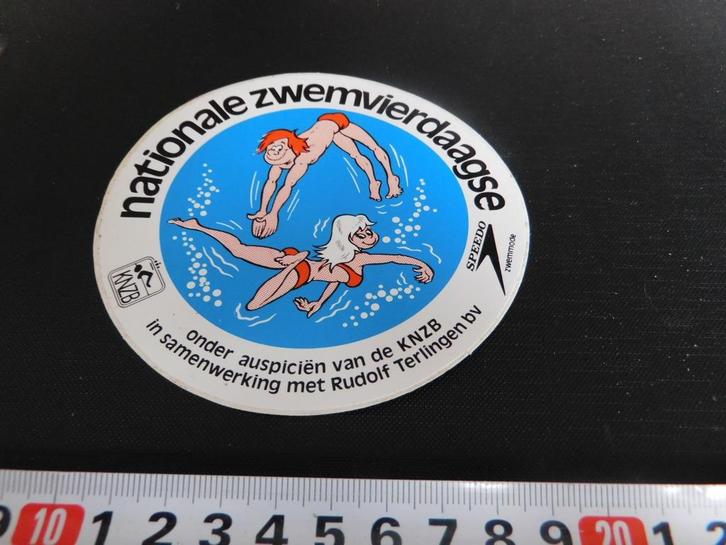stickers KNZB Nationale zwemvierdaagse SPEEDO wit, Verzamelen, Stickers, Zo goed als nieuw, Ophalen