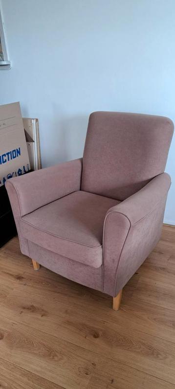 Comfortabele stoel beschikbaar voor biedingen