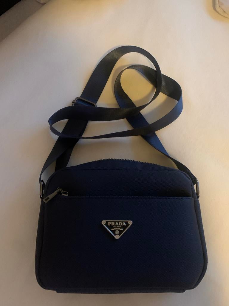 Prada Tas - Stijlvol en praktisch!, Sieraden, Tassen en Uiterlijk, Tassen | Rugtassen, 25 tot 40 cm, Zo goed als nieuw, 30 tot 45 cm