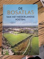 Bosatlas van het Nederlandse voetbal, Boeken, Atlassen en Landkaarten, Nederland, Zo goed als nieuw, Bosatlas, 1800 tot 2000