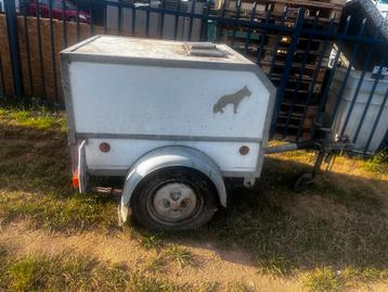 Honden aanhanger opknapper beschikbaar voor biedingen