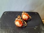 14k Antieke of vintage camee (cameo) oorbellen, schroef, Ophalen of Verzenden
