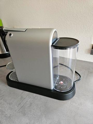 Nespresso magimix citiz, lekt beetje koffie bij de cup beschikbaar voor biedingen