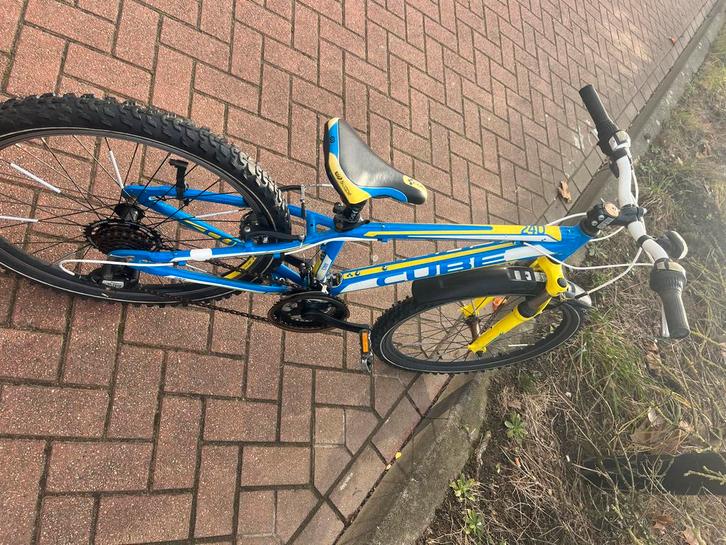 Cube 240 24 inch kinderfiets - Geel/Blauw, Fietsen en Brommers, Fietsen | Jongens, Gebruikt, 24 inch, Handrem, Ophalen of Verzenden