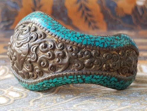 Mooie antieke armband uit Nepal van koper en turkoois 8 cm., Antiek en Kunst, Kunst | Niet-Westerse kunst, Ophalen of Verzenden