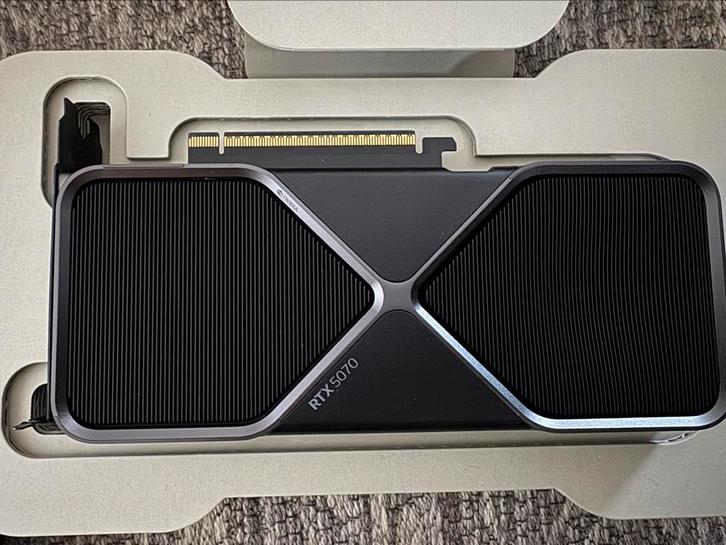 RTX 5070 Founders Edition, Computers en Software, Videokaarten, Zo goed als nieuw, Nvidia, PCI-Express 5.0, GDDR6, HDMI, DisplayPort