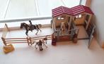 SCHLEICH 2 paardenstallen met weide, Ophalen of Verzenden, Zo goed als nieuw