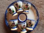 Eierdopset, heel apart! Bordje, 6 doppen en zoutvat., Antiek en Kunst, Antiek | Keramiek en Aardewerk, Ophalen of Verzenden