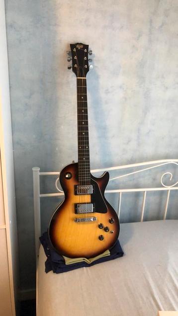 Te koop electrische gitaar + hoes beschikbaar voor biedingen
