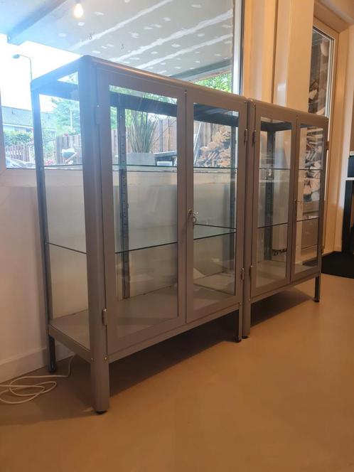2x Fabrikor ikea vitrinekast grijs, Huis en Inrichting, Kasten | Vitrinekasten, Zo goed als nieuw, Minder dan 100 cm, Minder dan 50 cm