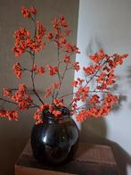 Sierlijke takken met oranje bessen in Groene vaas, Ophalen of Verzenden, Nieuw, Binnen