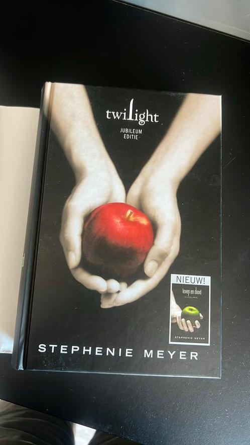 Stephenie Meyer - Twilight jubileumeditie/Leven en dood, Boeken, Kinderboeken | Jeugd | 13 jaar en ouder, Nieuw, Ophalen of Verzenden